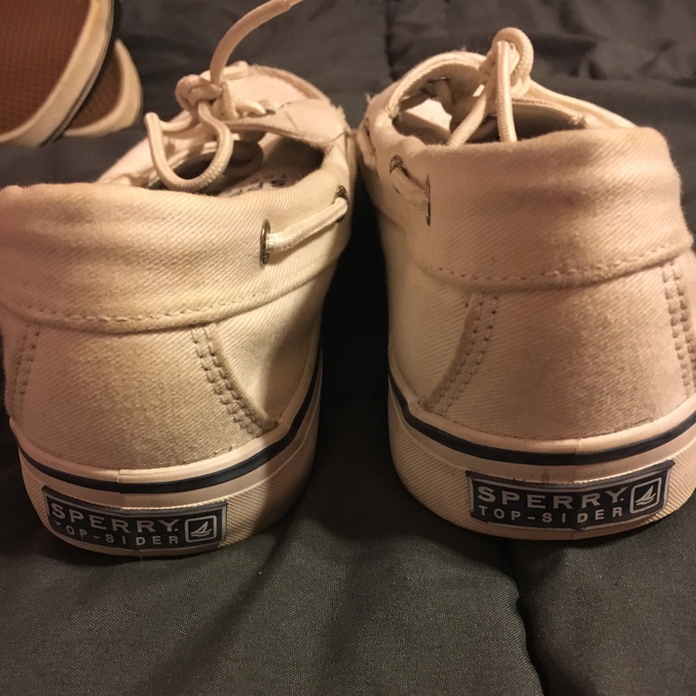 Women’s white sperry shoe